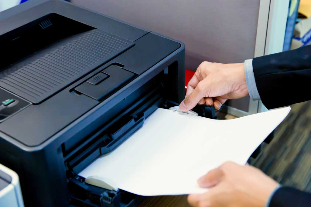 jeśli chcesz dbać o drukarkę, zwróć uwagę na sposób podawania papieru
